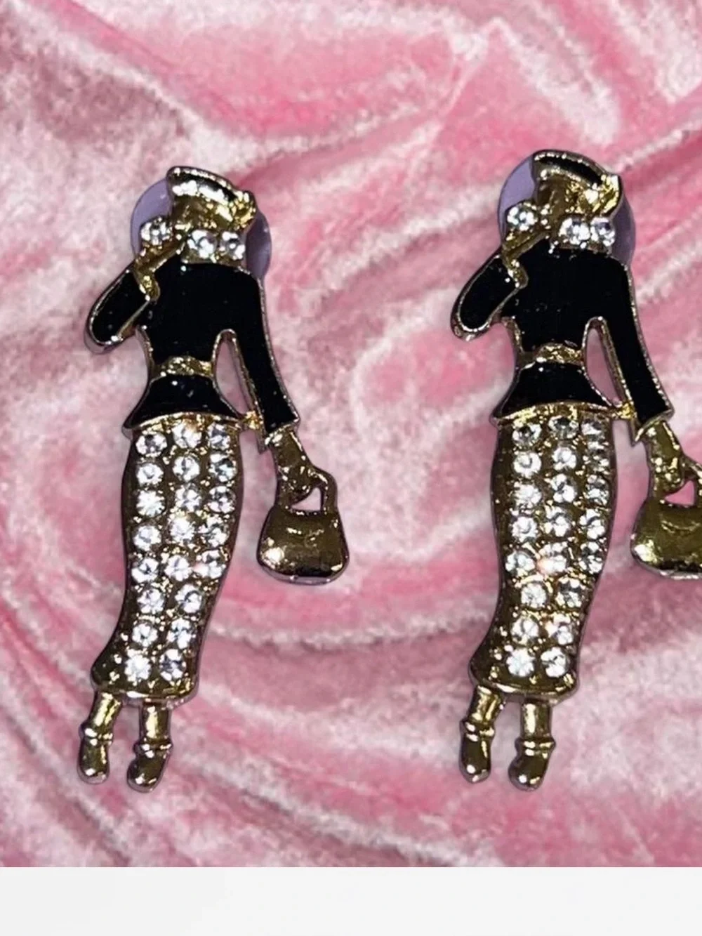 Elegant Gold and Black Fashion Earrings